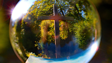 glaskreuz_by_Christiane_Raabe_pfarrbriefservice.jpg  