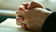 pray-2558490_1920.jpg  