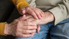 holding-hands-8649669_1280.jpg  