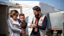 Caritas-Mitarbeiter_in_Lager_Caritas_International_26_04_2019_reduziert.jpg  