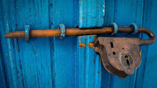 door-gb662f6e91_1920.jpg  