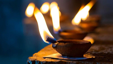 oil-lamp-g7a79e0a72_1920.jpg  