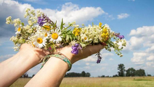 hands-4005842_by_nadinezarya_pixabay_pfarrbriefservice.jpg  